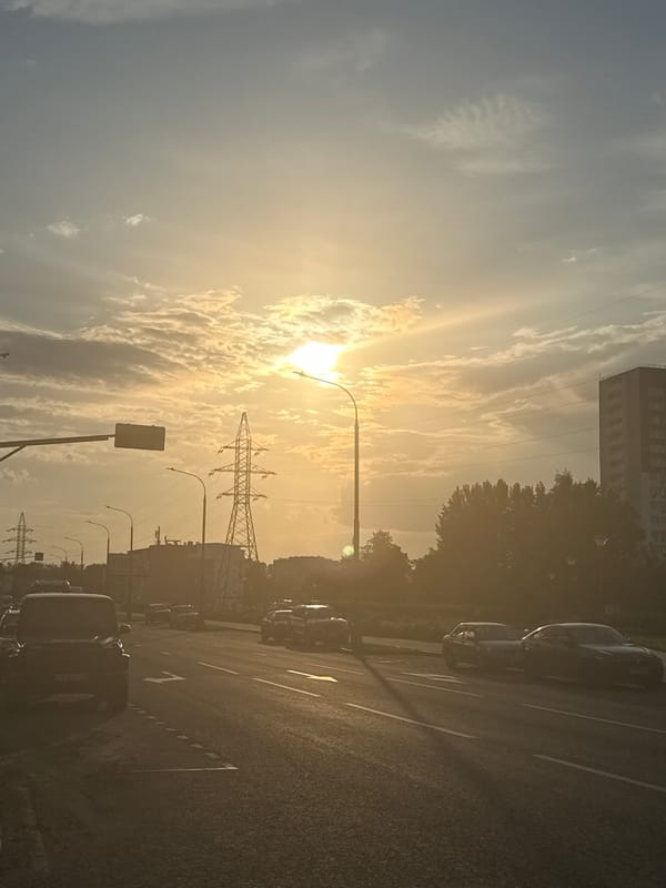Afternoon moments captured in Khimki: street scenes and child