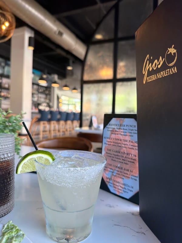 Diner captures spicy margarita, restaurant interior at Myrtle Beach pizzeria