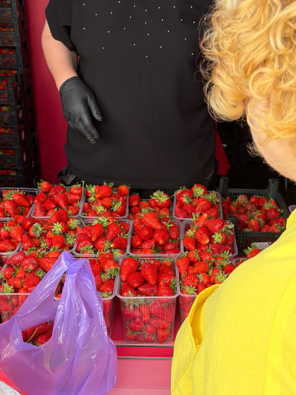 Strawberry vendor operates in Khimki market