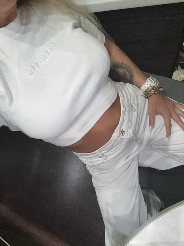 White OFF-WEAR outfit and pink phone, Odesa interior