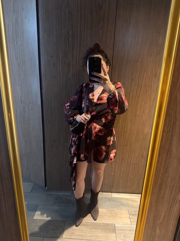 Woman takes selfies around Mexico City venue