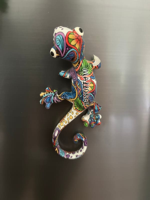 Fridge magnets, flowers, and coffee decor in Garmisch-Partenkirchen