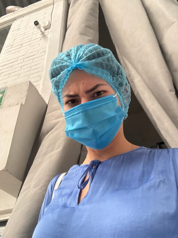 Healthcare worker in surgical attire observed in Puebla