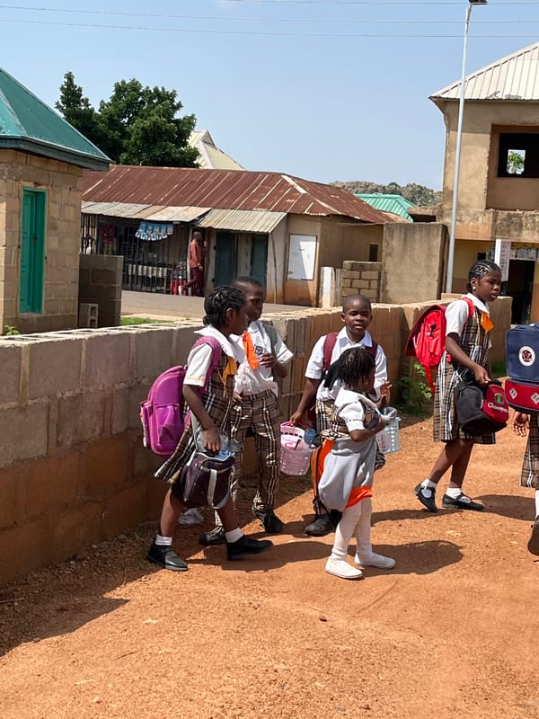 School uniforms and a midday break in Barakin Akawo