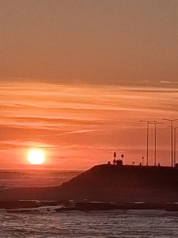Sunset documented across Figueira da Foz coastline by witnesses
