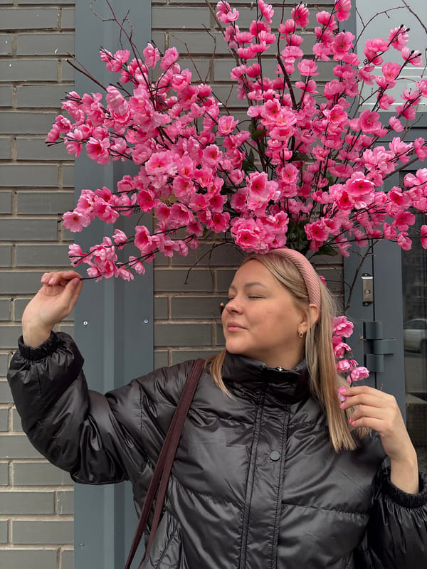 Cherry Blossom Photo Session Draws Visitors in Izhevsk