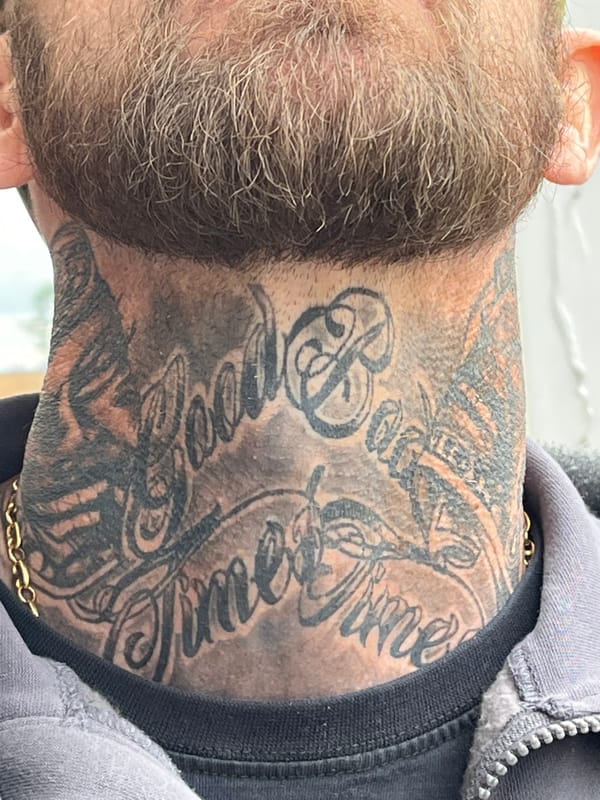 Heavily tattooed man observed in Leudelange, Luxembourg