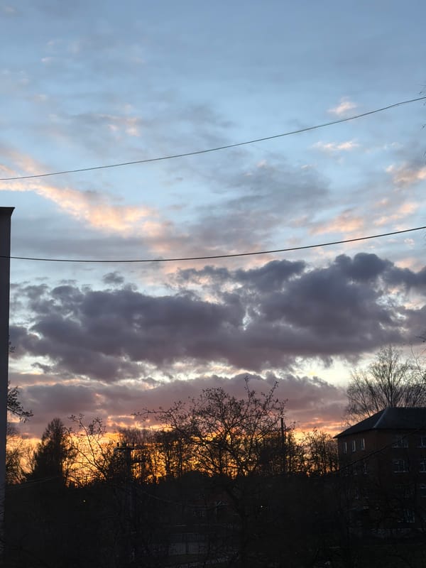 Reshetnikovo residents capture sunset moments on April evening