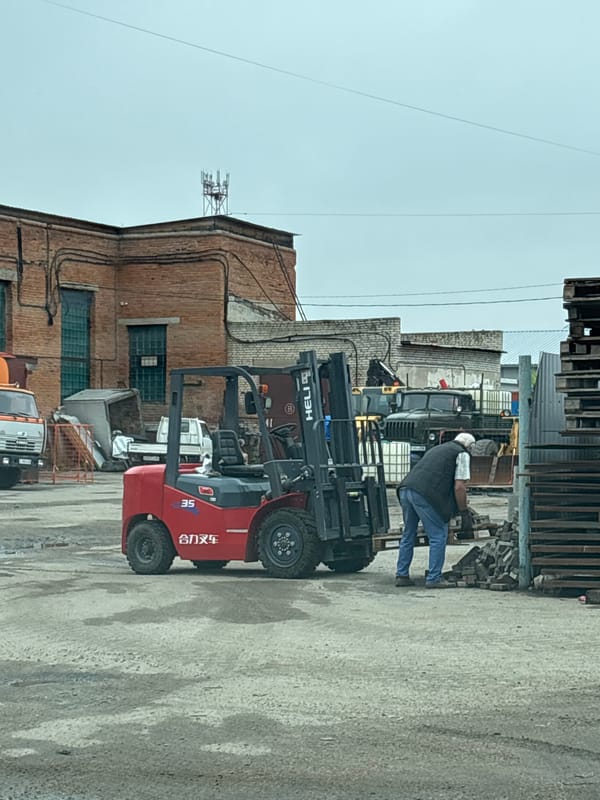 Industrial district life in Blagoveshchensk on a July morning