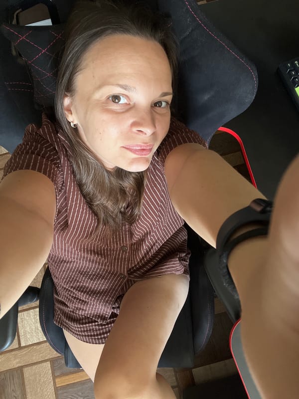 Casual selfie session at a gaming desk in Tolyatti