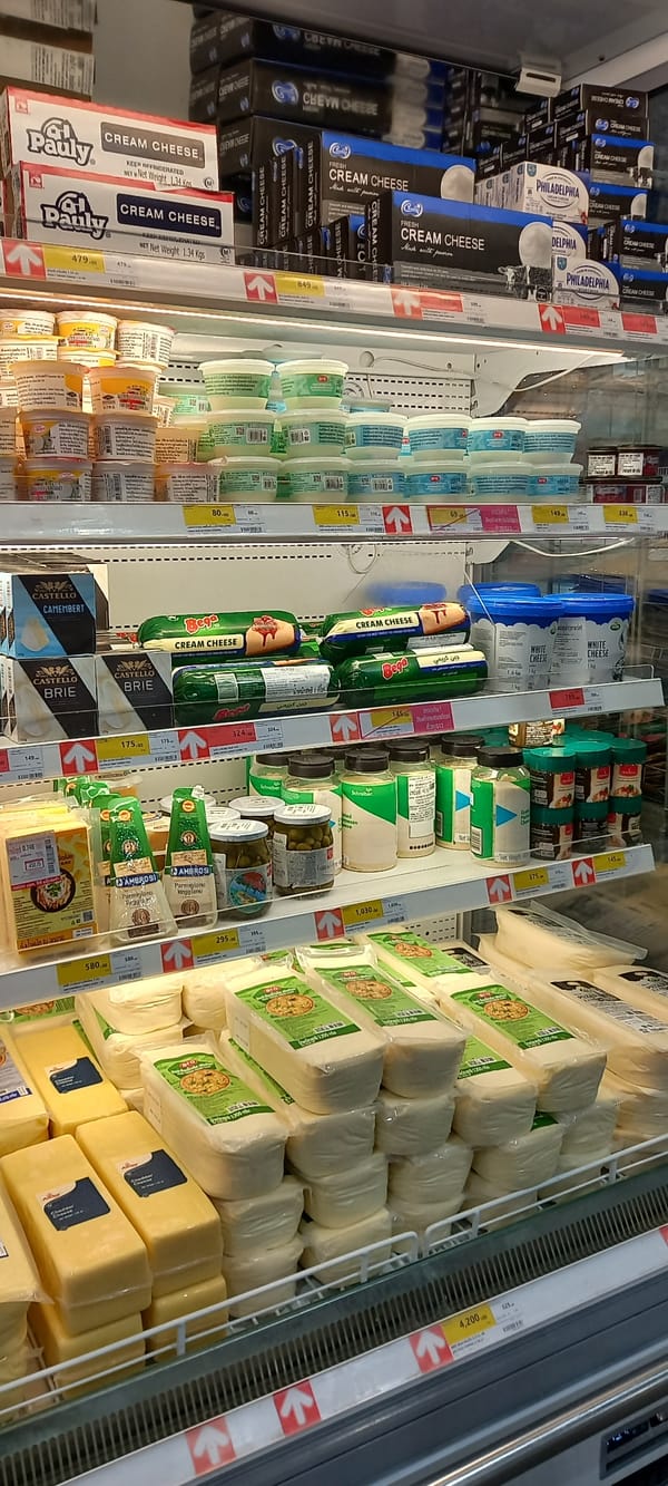 Early morning shopping documented at Thai Makro supermarket