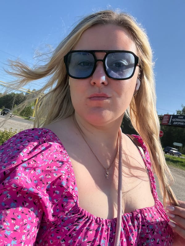Early morning car journey documented in Noviy, Russia