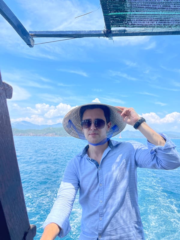 Boat excursion documented off Vietnam coast in Nha Trang