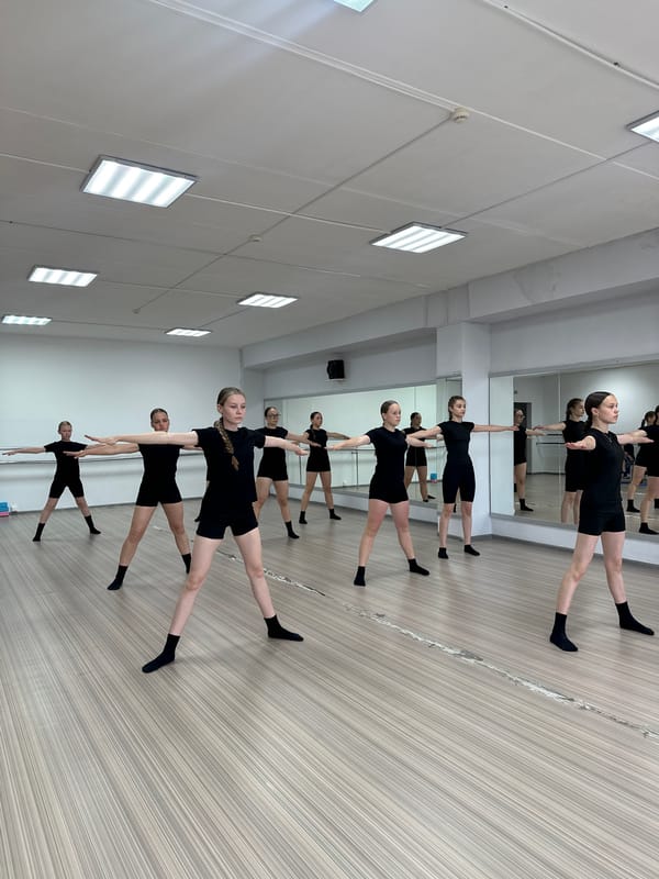 Dance group rehearses synchronized routines in Votkinsk studio