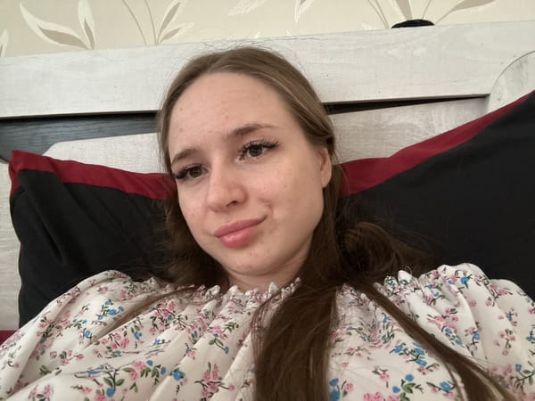 Morning bedroom photos featuring floral outfits and casual selfies