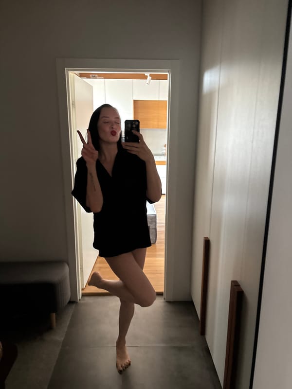 Woman takes playful mirror selfie in Chaikovsky, Russia