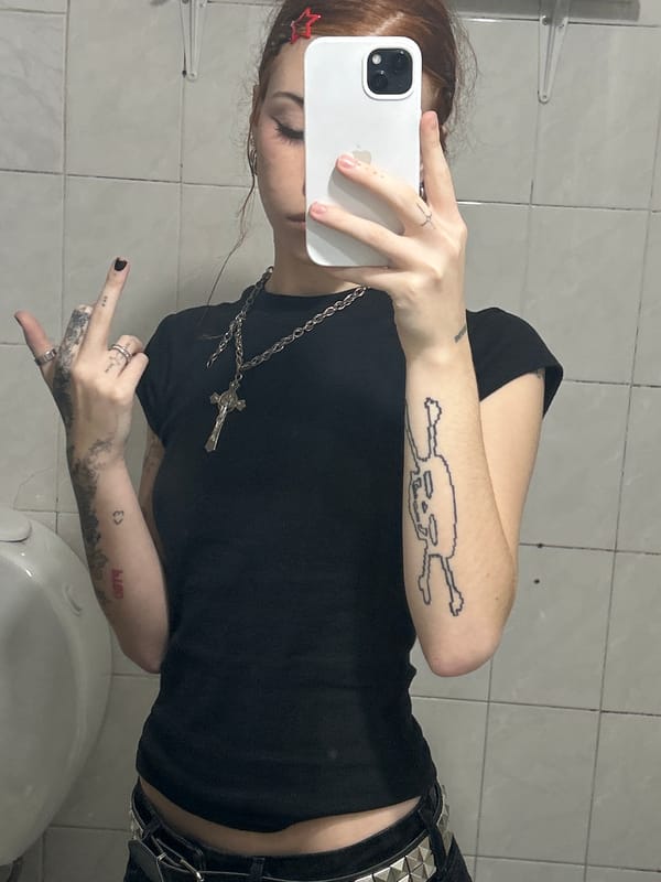 Woman takes mirror selfie in Buenos Aires bathroom