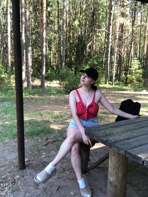 Woman spends morning taking selfies with dog in Noviy park
