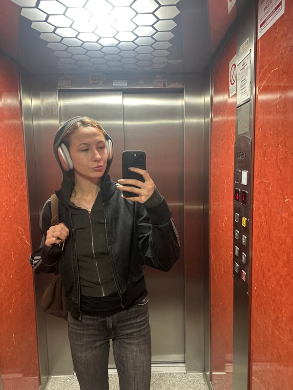 Woman documents elevator-to-street journey in Novi Sad selfies
