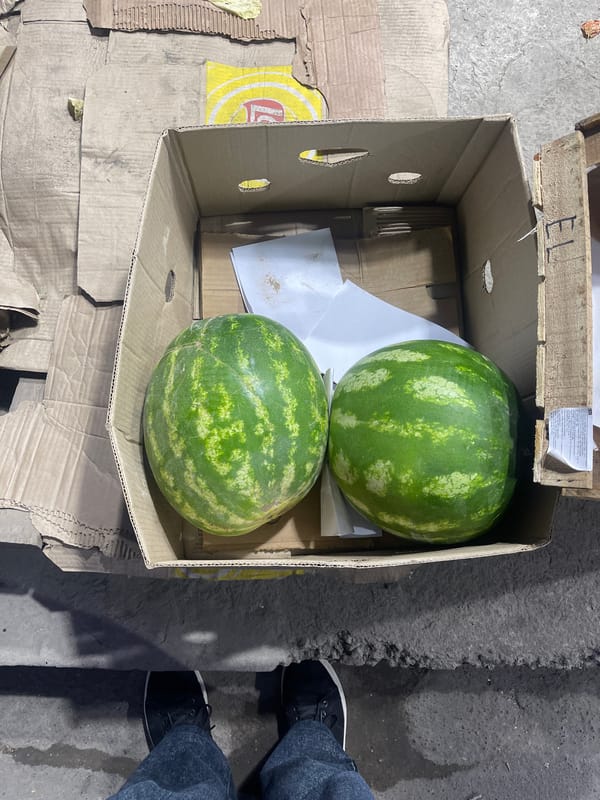 Quick Moscow grocery run with snacks, drinks, and street-level details
