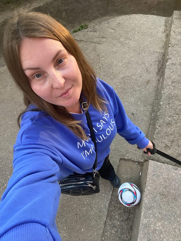 Golden Hour Selfies and Daily Life Captured in Noviy Russia