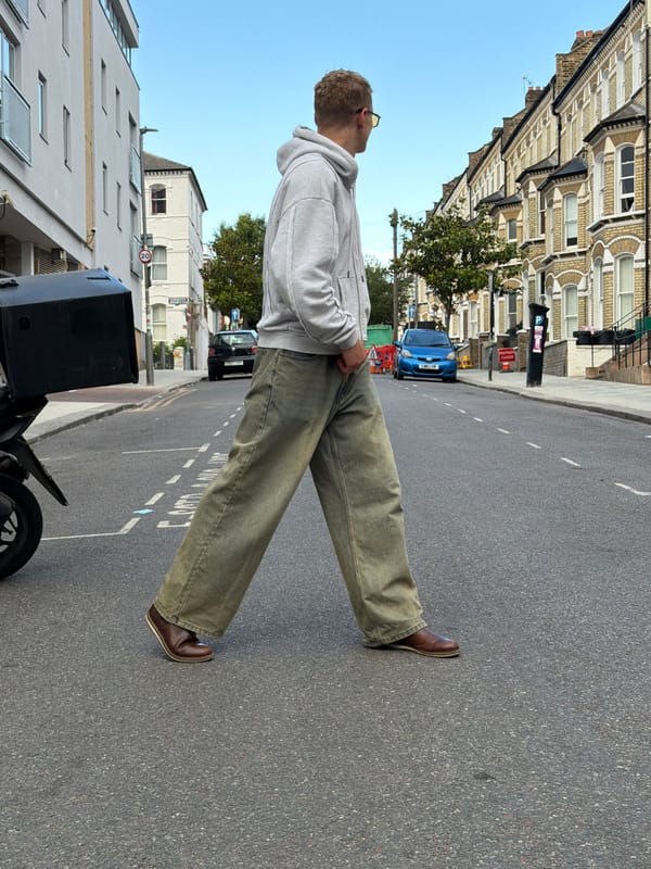 Evening walk through London shopping area with electronics displays