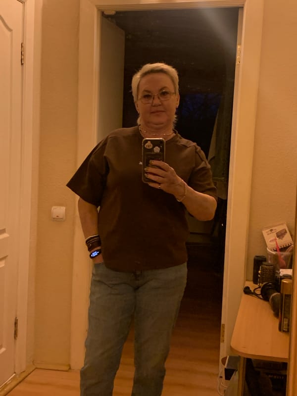 Woman documents late night moments in Chaikovsky apartment