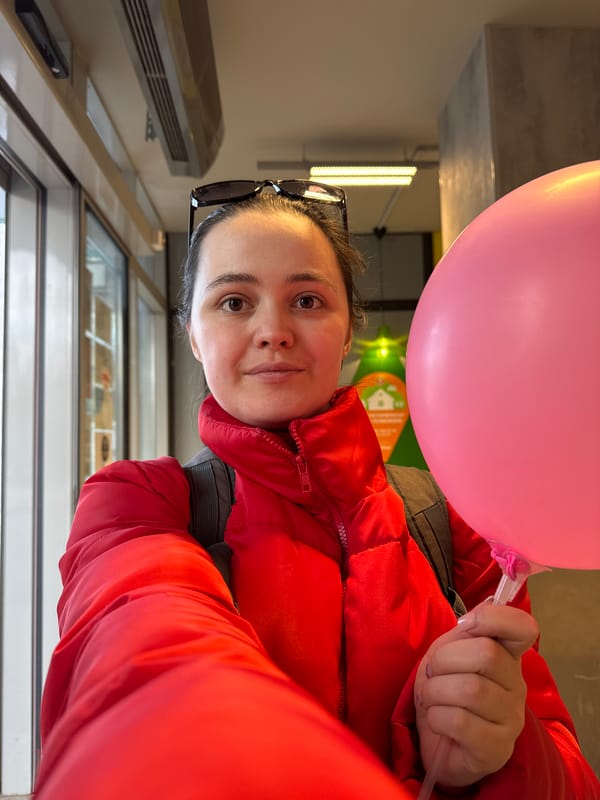 Everyday moments captured in Izhevsk: balloon, selfie with cat