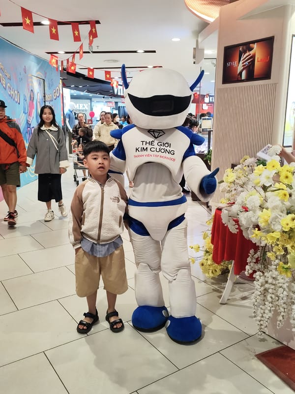 Robot mascot interacts with child at Da Lat mall