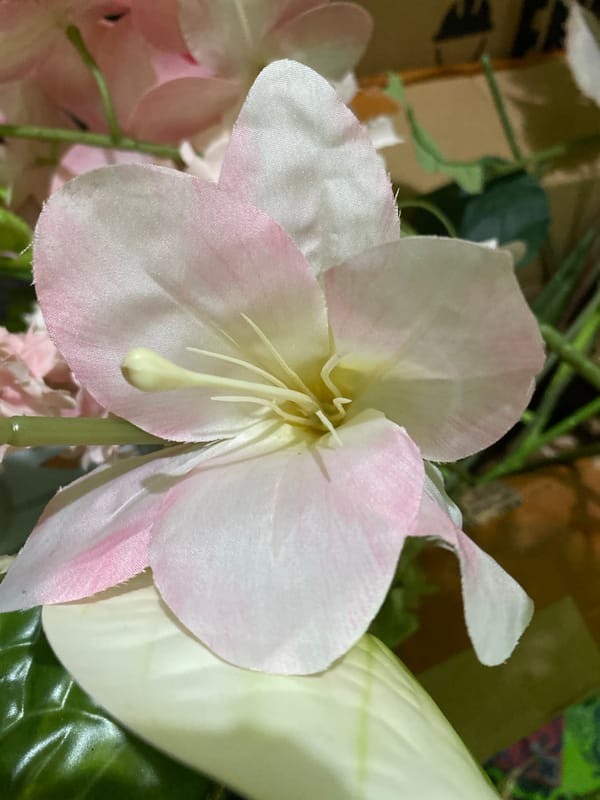 Artificial flowers and wedding décor in Kuala Pembuang