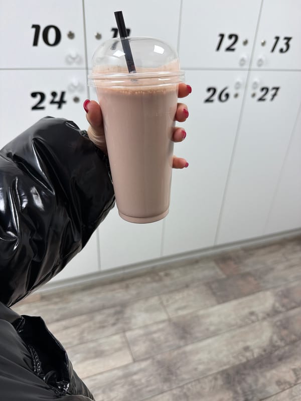 Person with red nails holds drink in Pernik