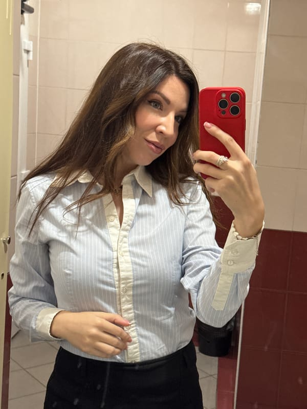 Woman takes bathroom selfie with red phone Monday morning