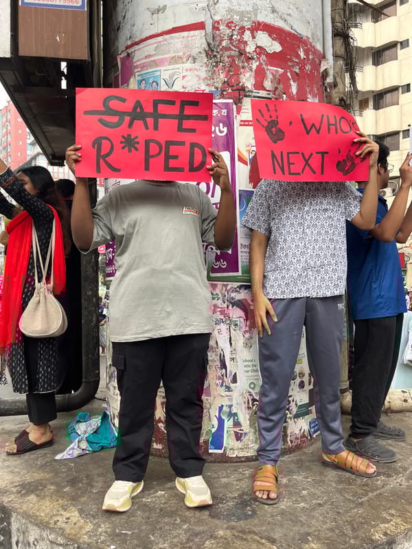 Small protest groups demonstrate on busy Dhaka streets