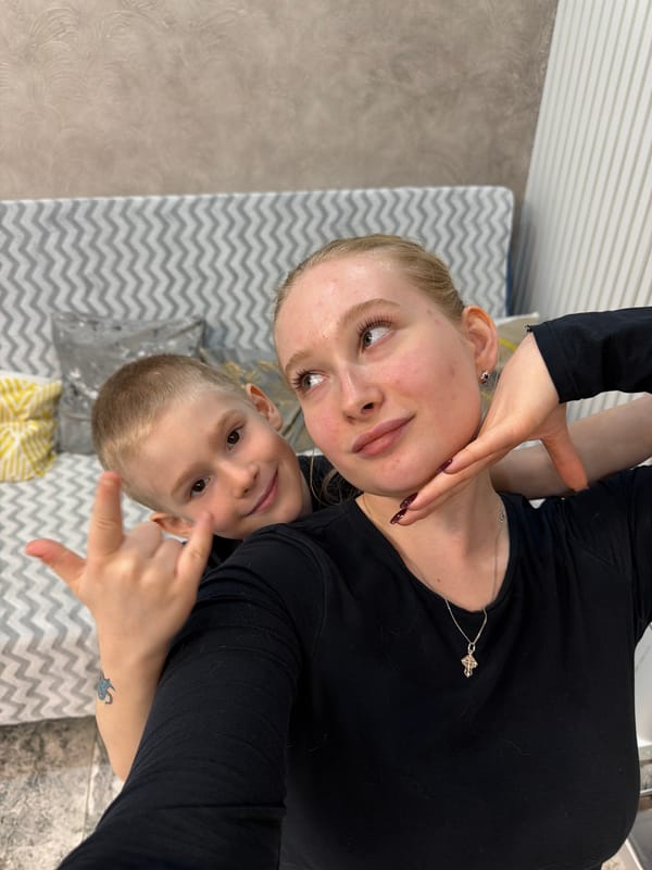 Mother and child share snacks, take selfies in Russia
