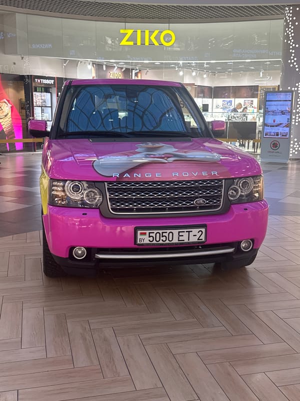 Promotional Range Rover display at Dana Mall in Minsk