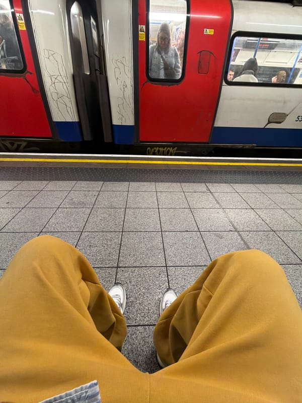 Commuter in yellow tracksuit spotted at London Underground station