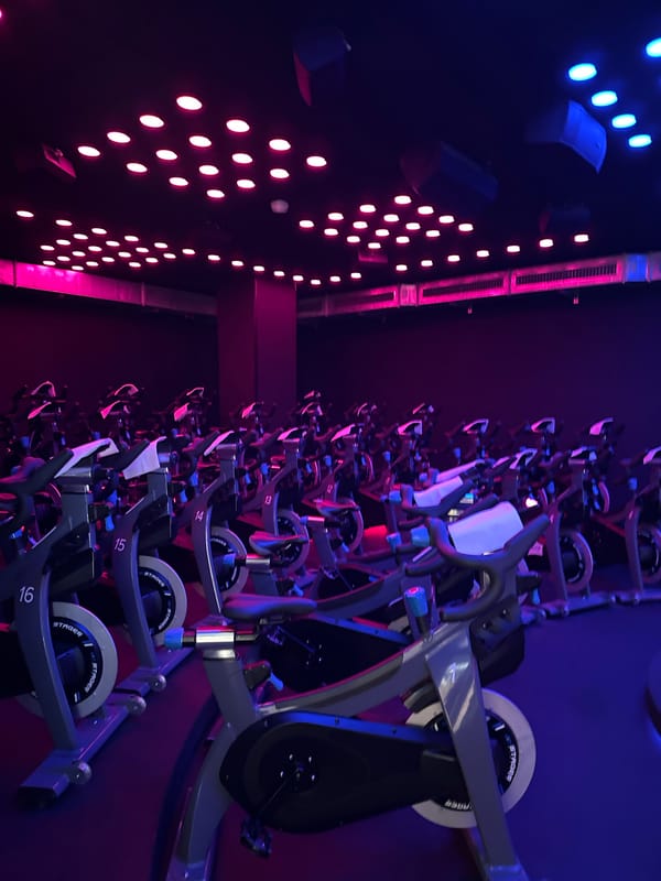 Berlin spin studio captured empty and occupied within minutes