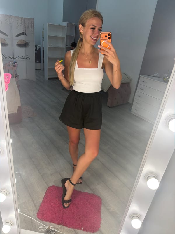 Fresh manicure and mirror selfies at a Kyiv beauty salon
