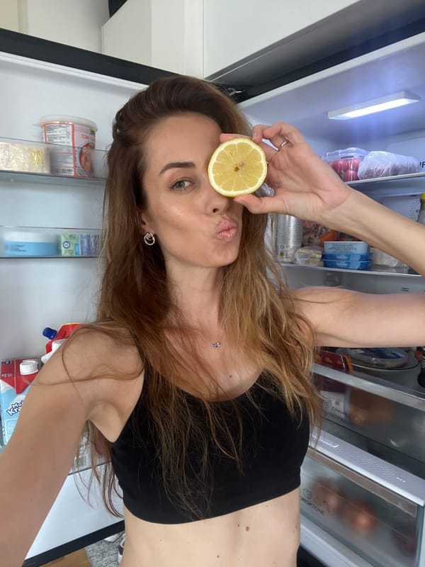 Lemon-eyed fridge pose in Montenegro