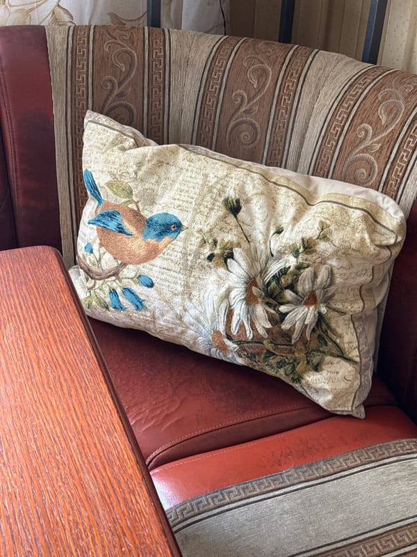 Home interior details: plants, breakfast, and travel souvenirs