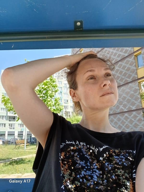 Morning photo session captured in Yekaterinburg residential area