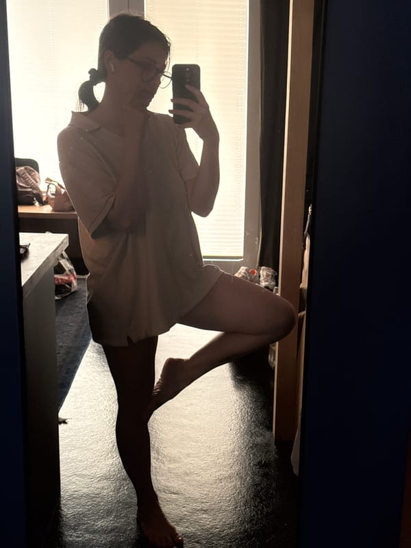 Vienna resident documents mirror selfie session with eyewear hashtag
