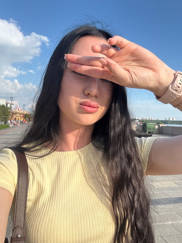 Sunny afternoon scenes captured along Novosibirsk's Ob River embankment