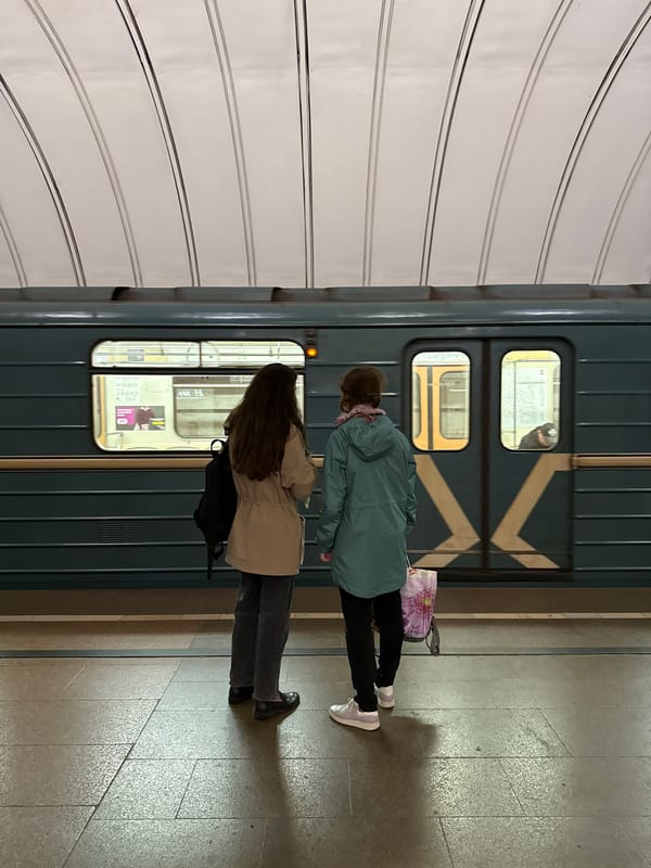 Moscow Metro architecture and a low-key afternoon hangout