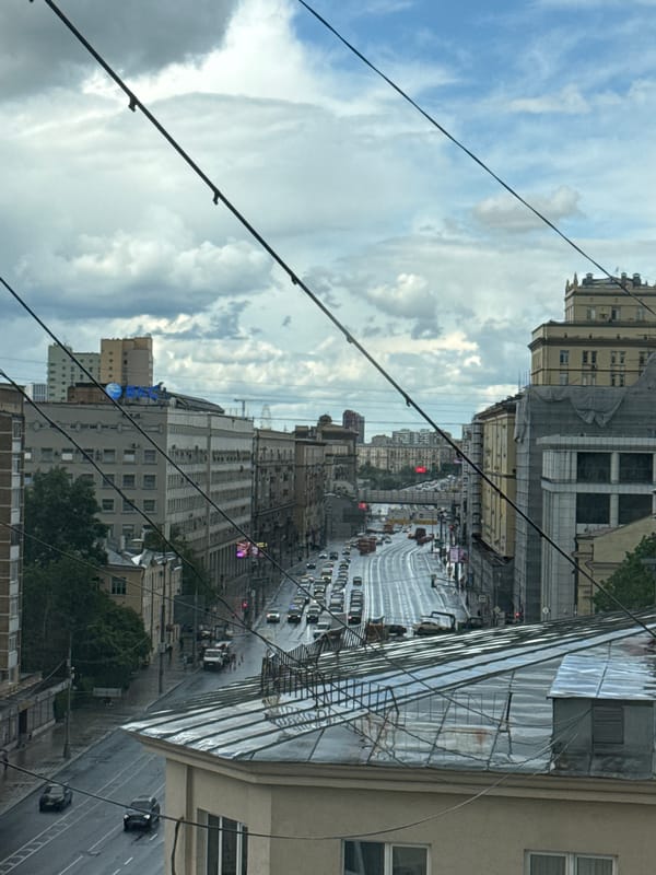 Moscow residents document ordinary morning scenes across city