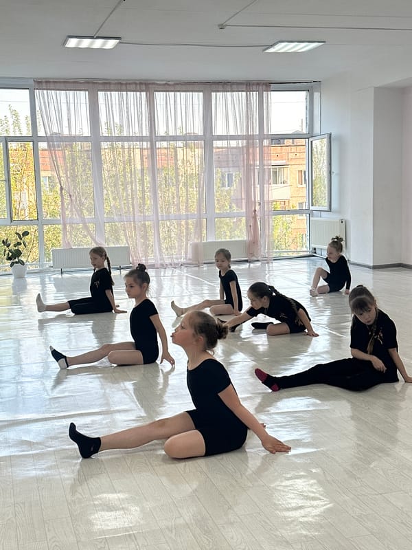 Young dancers practice routines in Votkinsk studio