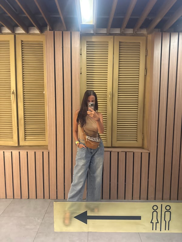 Woman Takes Mirror Selfie in Kuta Selatan Indoor Setting