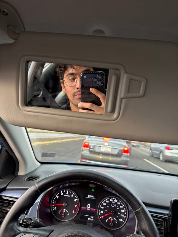 Driver documents traffic jam with selfies in Mexico