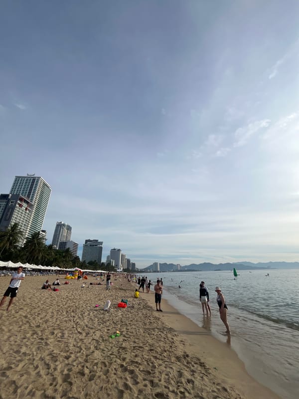 Open-water swim event draws crowds to Nha Trang beach