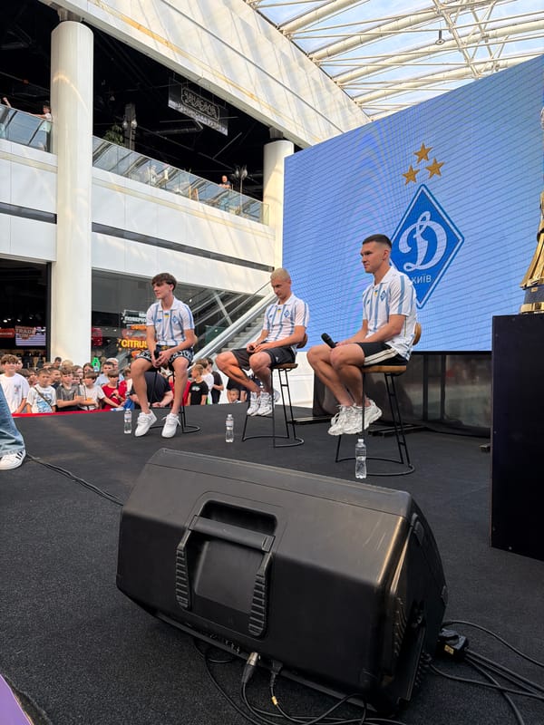 FC Dynamo Kyiv promotional event draws crowds at Kyiv mall